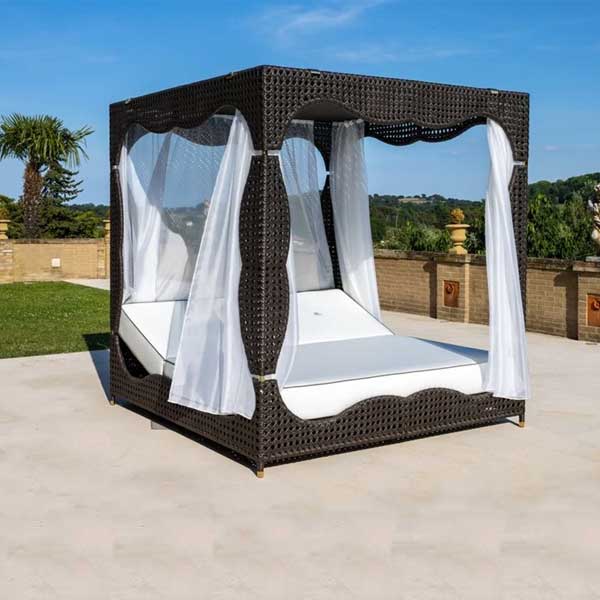 Outdoor Furniture - Canopy Bed - Wezen