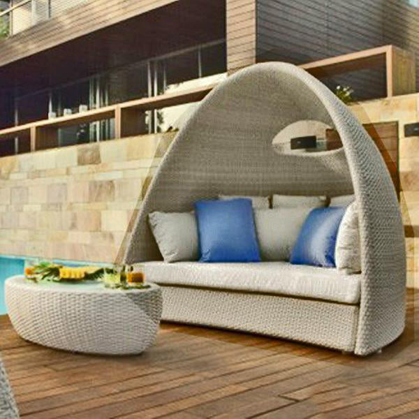 Outdoor Wicker Canopy Bed - Luxury