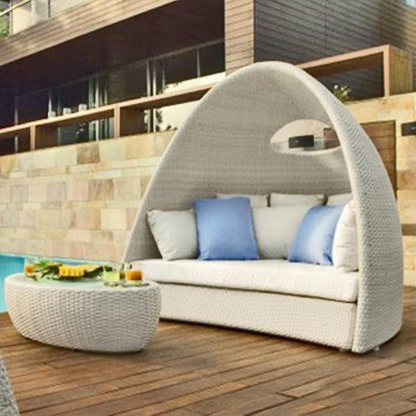 Outdoor Wicker Canopy Bed - Luxury
